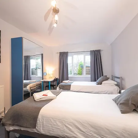 Caledonian Guest house 3*