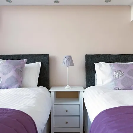 Claremont Crescent Apartament *