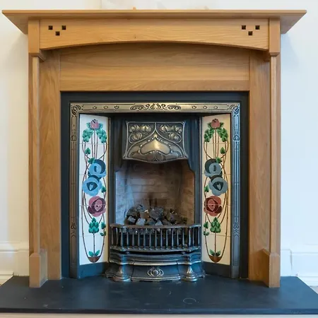 Beautifully Kept Top-floor Flat In Morningside Διαμέρισμα