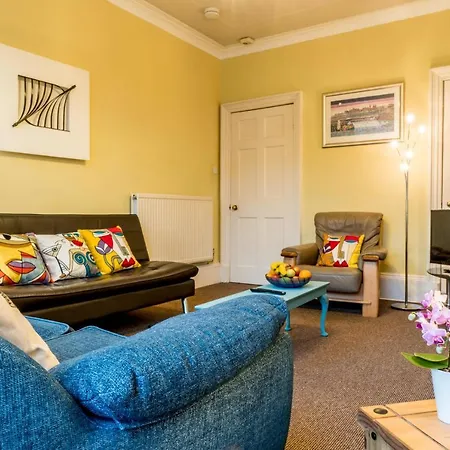 Stylish & Central! Stunning Old Town Flat