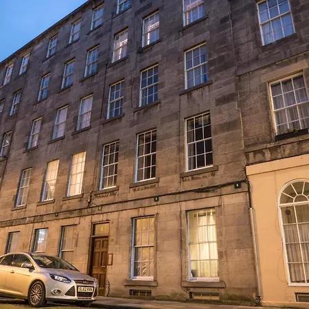 Stylish & Central! Stunning Old Town Flat