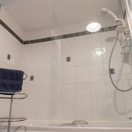 דירה Stylish & Central! Stunning Old Town Flat אדינבורו