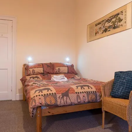 Stylish & Central! Stunning Old Town Flat *
