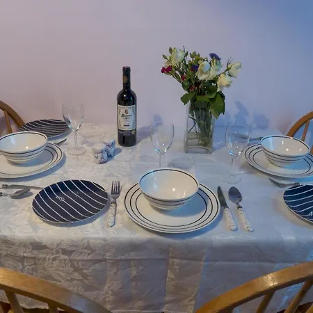 Stylish & Central! Stunning Old Town Flat דירה אדינבורו
