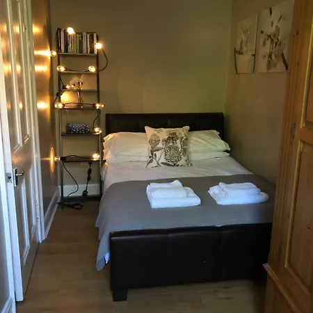 Appartement Bright Modernised Flat In Watson Cresent *