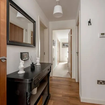 Altido Ultra Stylish 2 Bed, 2 Bath With Balcony And Parking 爱丁堡