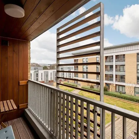 Altido Ultra Stylish 2 Bed, 2 Bath With Balcony And Parking 爱丁堡