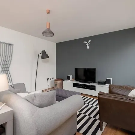 Altido Ultra Stylish 2 Bed, 2 Bath With Balcony And Parking 爱丁堡