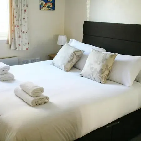 Lägenhet 2 Bedroom Flat Near Holyrood Park Sleeps 4 *