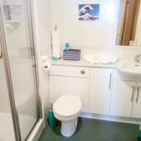 2 Bedroom Flat Near Holyrood Park Sleeps 4 Lägenhet