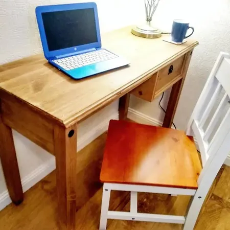 2 Bedroom Flat Near Holyrood Park Sleeps 4 Lägenhet *