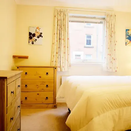 2 Bedroom Flat Near Holyrood Park Sleeps 4 * 爱丁堡