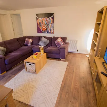 Large Ground Floor 3 Bed With Parking *