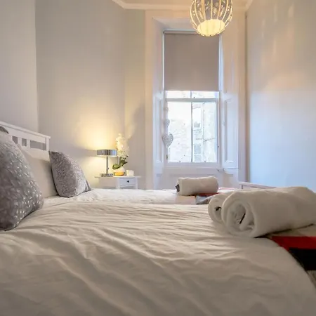 Serviced Apartment *