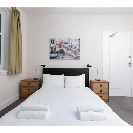 Large 5br House For 10 Near Murrayfield Edinburgh