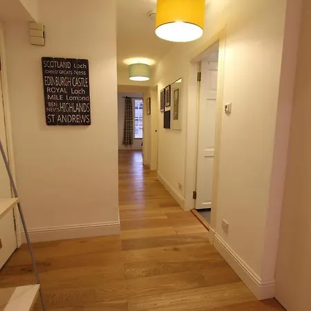 3 New Assembly Close - Royal Mile Apartment