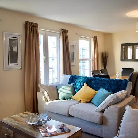 Beautiful 2 Bedroom 2 Bathroom Apt Διαμέρισμα