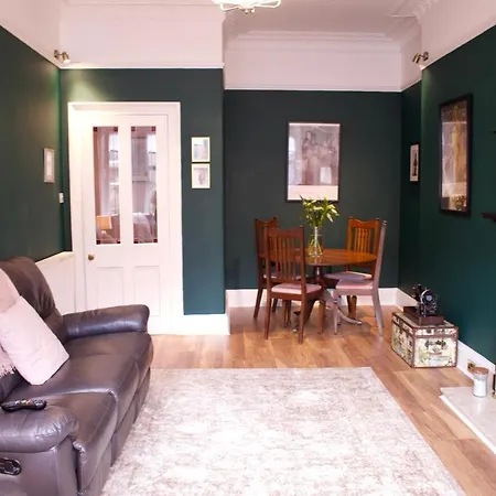2 Bedroom Near Murrayfield * إدنبرة