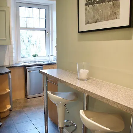 2 Bedroom Near Murrayfield *