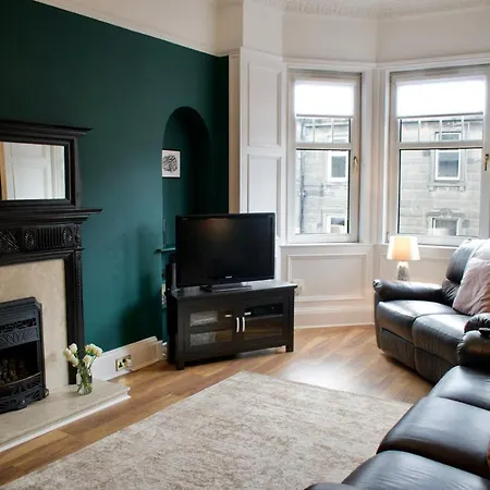 2 Bedroom Near Murrayfield شقة *