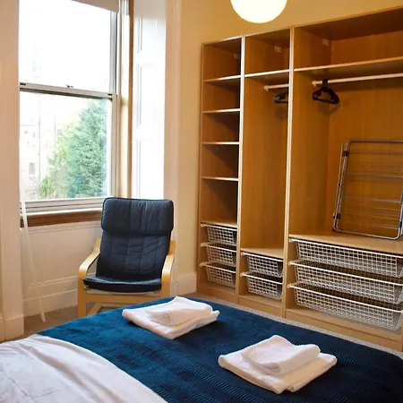 Bright 3 Bedroom Central *