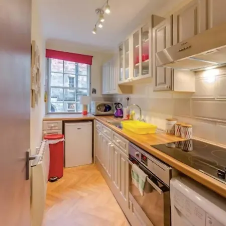 Joivy Stylish Castle View Flat With Balcony Appartement *