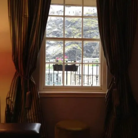 Apartament Joivy Stylish Castle View Flat With Balcony Edynburg