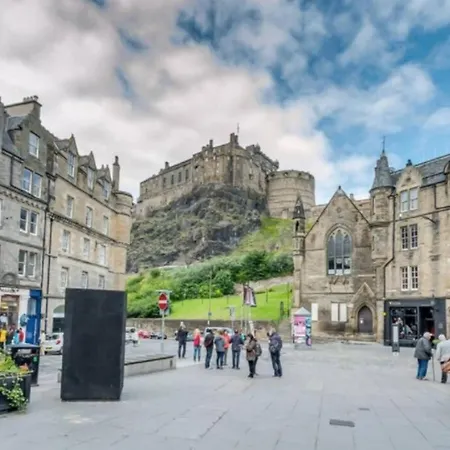 Joivy Stylish Castle View Flat With Balcony Apartament *