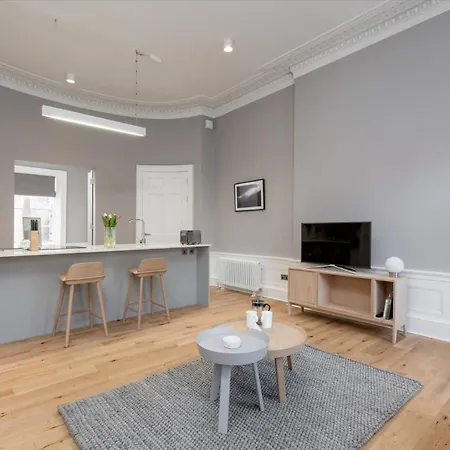 Joivy Spacious Close To Princes Street * Edinburgh