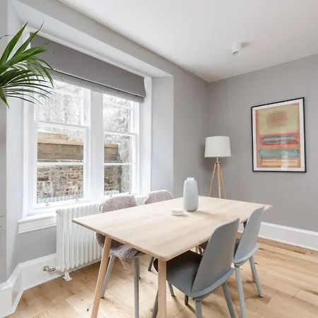 Joivy Luxurious 2br Near Haymarket Station Apartment *