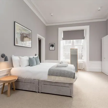 Joivy Spacious And Bright 1bed Apt, Short Walk From Princes Street