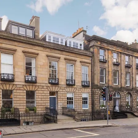 Joivy Spacious Close To Princes Street Lägenhet Edinburg