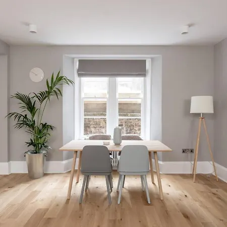 Joivy Luxurious 2br Near Haymarket Station * Edinburgh