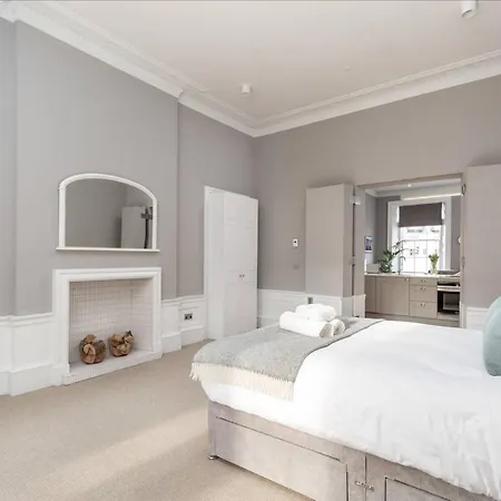 Apartamento Joivy Spacious Close To Princes Street *