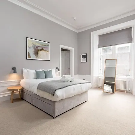 Joivy Spacious And Bright 1bed Apt, Short Walk From Princes Street Apartment *