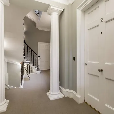 Joivy Spacious And Bright 1bed Apt, Short Walk From Princes Street Apartment