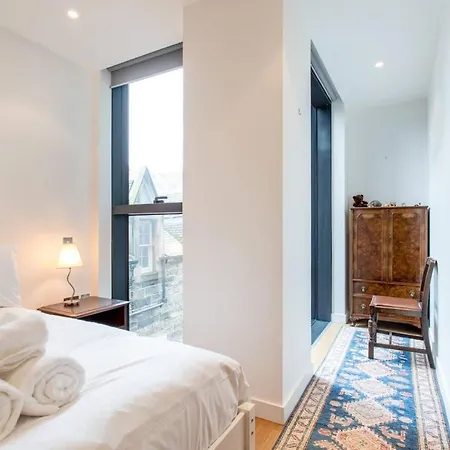 Old Town Quartermile Luxury Apartment Edinburgh