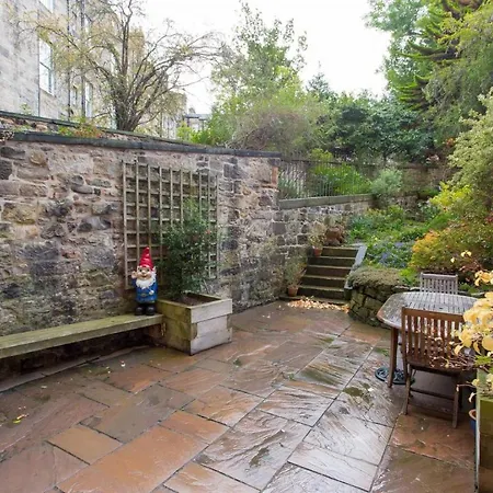 Bright & Spacious Classic West End