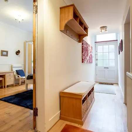 Bright & Spacious Classic West End Edinburgh