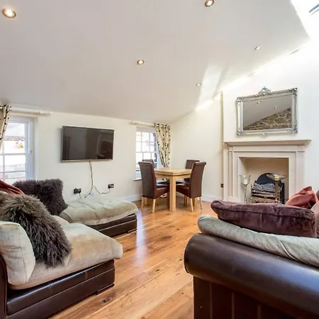Altido Spacious 3br Mews House Behind Calton Hill Holiday home