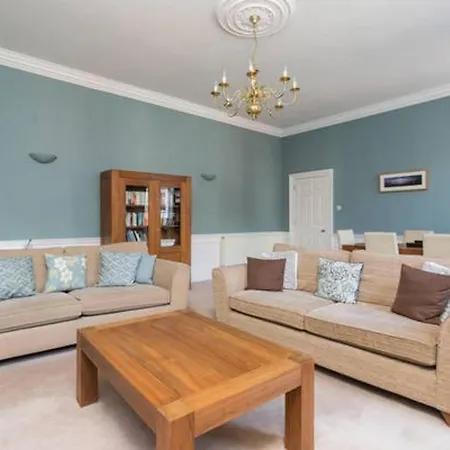 Altido Amazing Hanover St Apt In Centre 2br, 2bath *