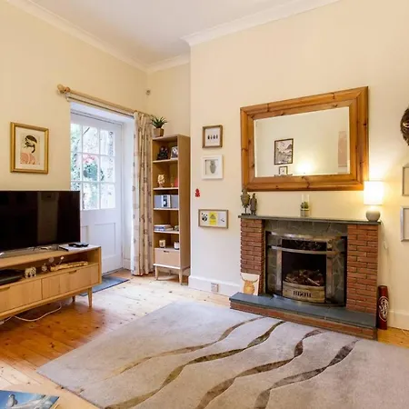 Bright & Spacious Classic West End
