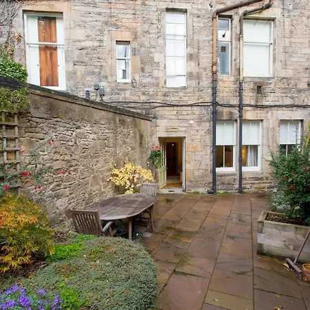 Daire Bright & Spacious Classic West End