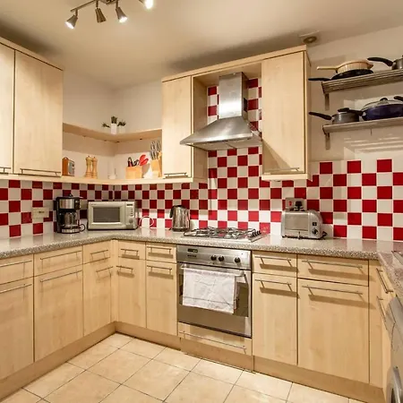 Bright & Spacious Classic West End