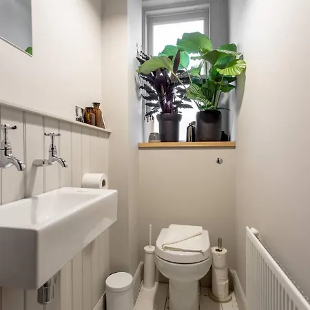 5* Bohemian Gem On The Royal Mile אדינבורו