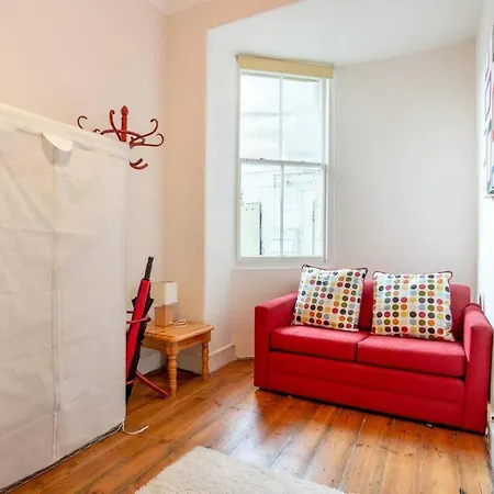 Bright & Spacious Classic West End *