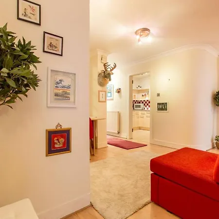 דירה Bright & Spacious Classic West End אדינבורו