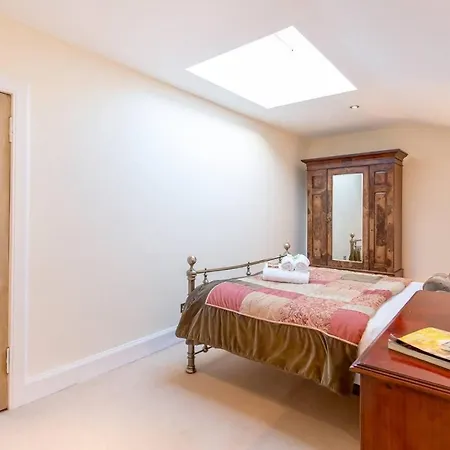 Holiday home Altido Spacious 3br Mews House Behind Calton Hill *