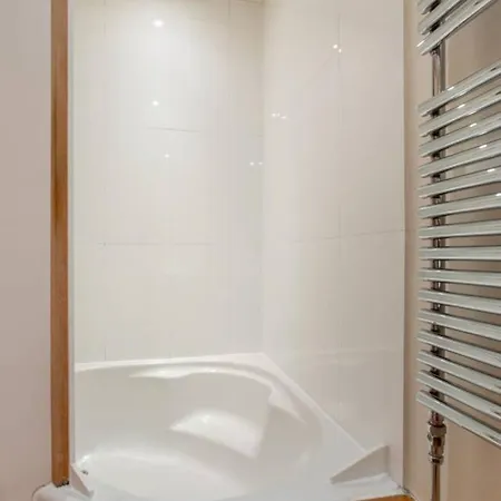 Bright & Spacious Classic West End Daire Edinburgh
