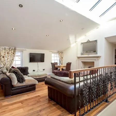 Altido Spacious 3br Mews House Behind Calton Hill Holiday home